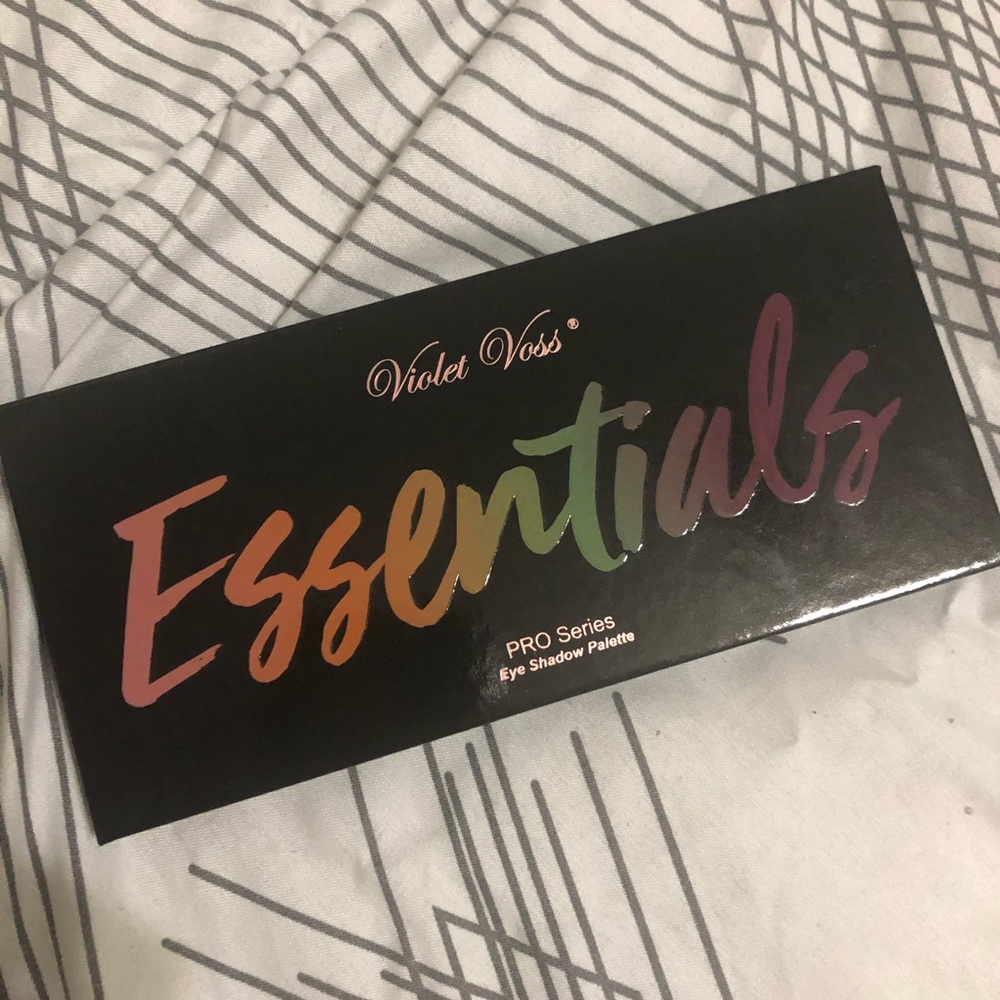 New Violet Voss Essentials pallet